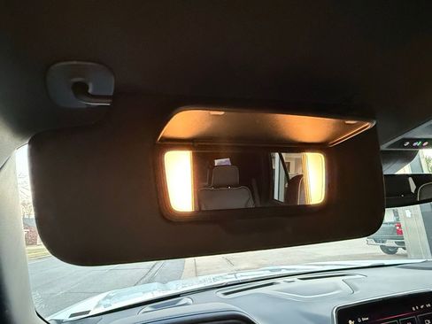 Used 2024 GMC Yukon SLT image 29