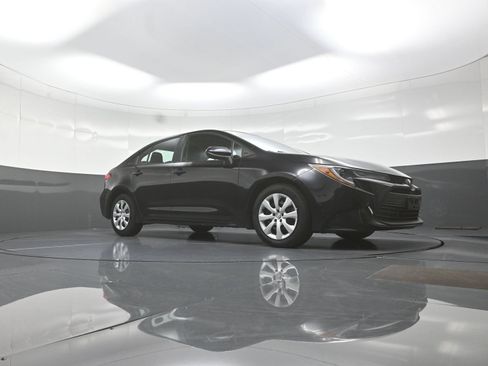 Used 2023 Toyota Corolla LE FWD image 9