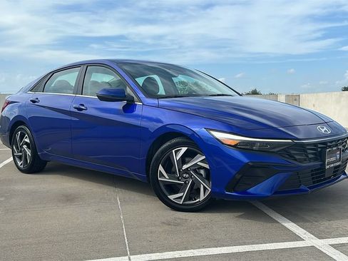 Used 2025 Hyundai Elantra Limited FWD image 6