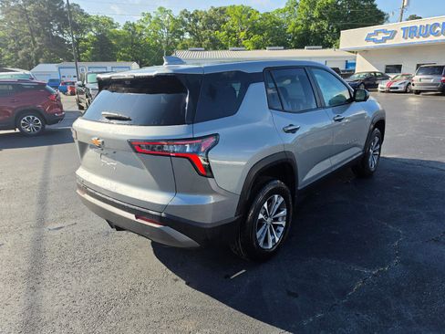 New 2026 Chevrolet Equinox LT w/ Convenience Package II FWD image 4