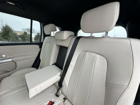 Used 2025 Mercedes-Benz GLB 250 4MATIC image 18