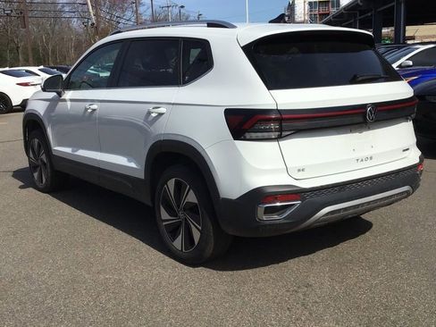 Used 2025 Volkswagen Taos SE image 3