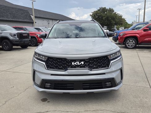 Used 2022 Kia Sorento EX w/ Panoramic Sunroof Package FWD image 2