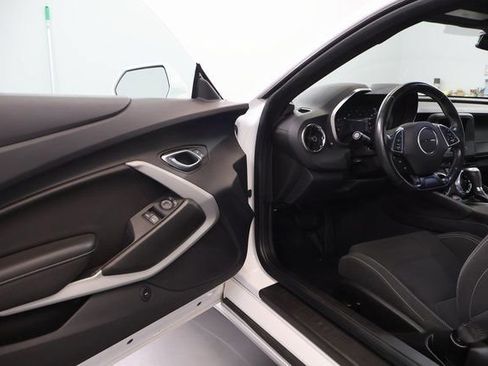 Used 2023 Chevrolet Camaro LT RWD image 8
