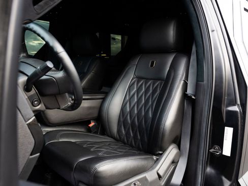 Used 2016 Ford F450 XLT w/ XLT Interior Package image 9