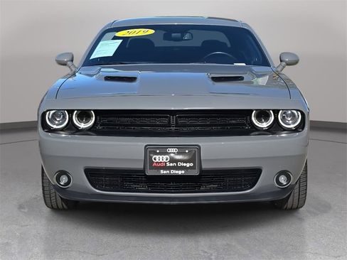 Used 2019 Dodge Challenger SXT w/ Blacktop Package image 9