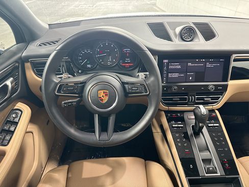 Certified 2026 Porsche Macan AWD/4WD image 17
