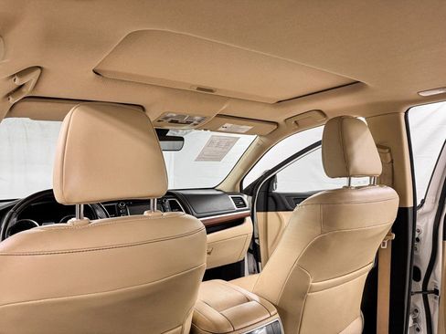 Used 2018 Toyota Highlander Limited image 14