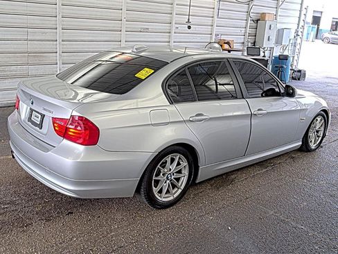 Used 2010 BMW 328i xDrive Sedan AWD/4WD image 2