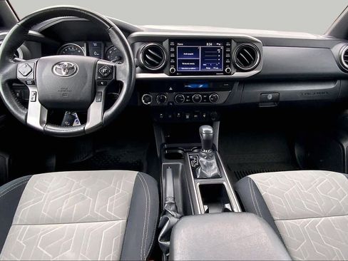 Used 2022 Toyota Tacoma TRD Sport w/ Technology Package AWD/4WD image 15