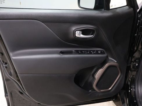 Used 2023 Jeep Renegade Latitude image 13