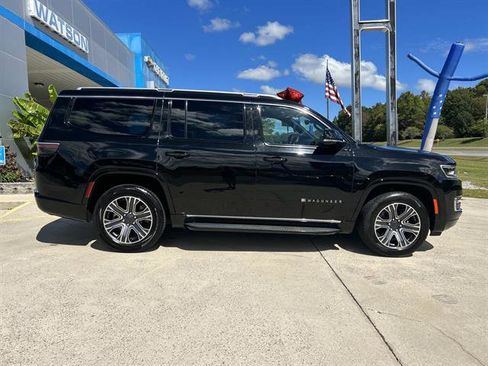 Used 2024 Jeep Wagoneer Series II w/ Flexible Seating Group image 3