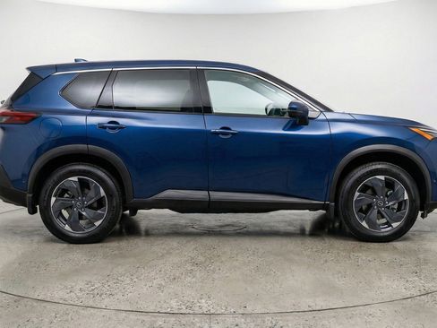 Used 2025 Nissan Rogue SV image 11