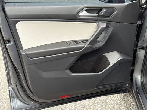 Used 2020 Volkswagen Tiguan S image 14