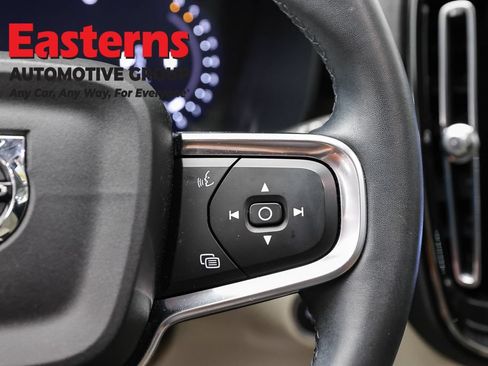 Used 2023 Volvo XC40 B4 Ultimate FWD image 16
