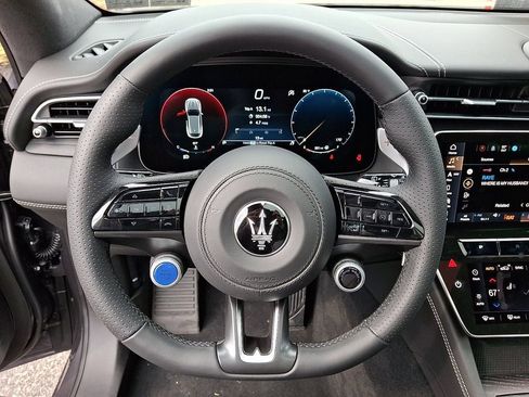 New 2025 Maserati Grecale GT image 37