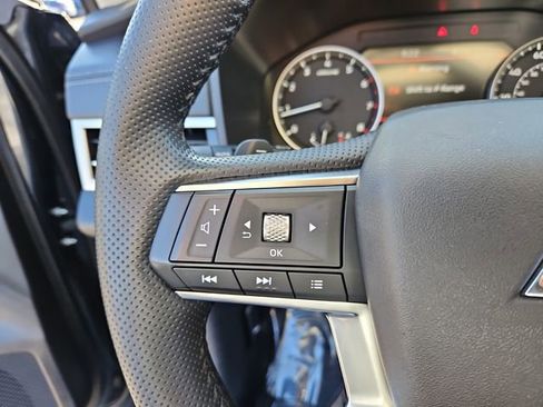 Used 2024 Mitsubishi Outlander SE image 30