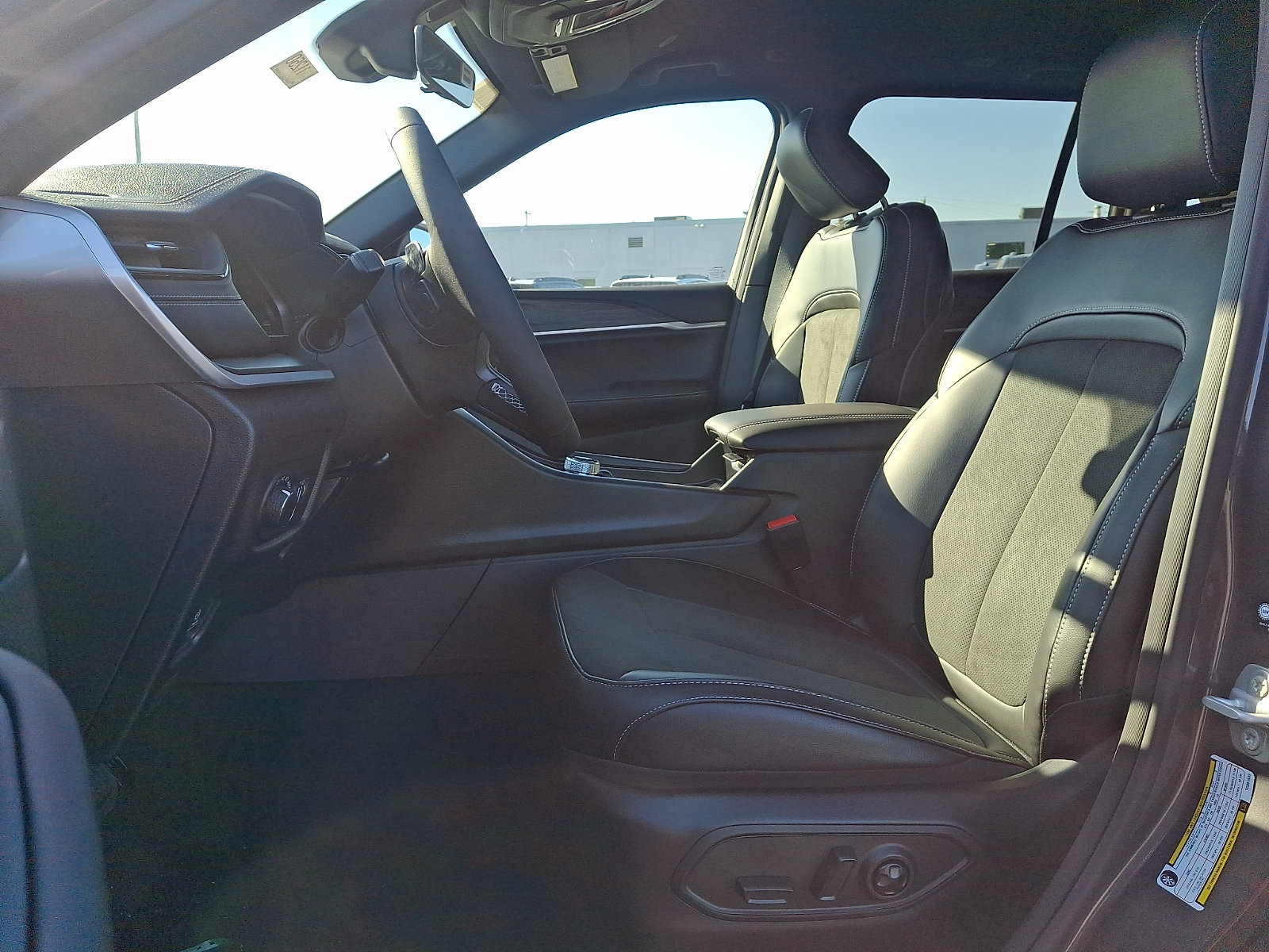 New 2026 Jeep Grand Cherokee Altitude AWD/4WD image 9