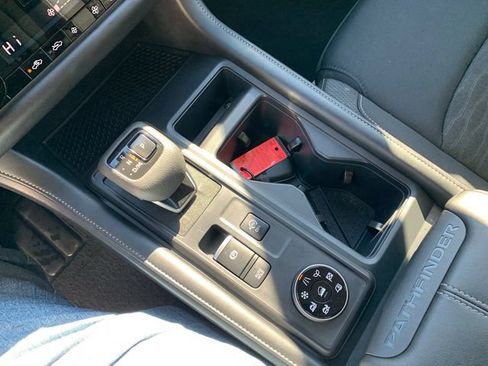 Used 2025 Nissan Pathfinder S AWD/4WD image 33