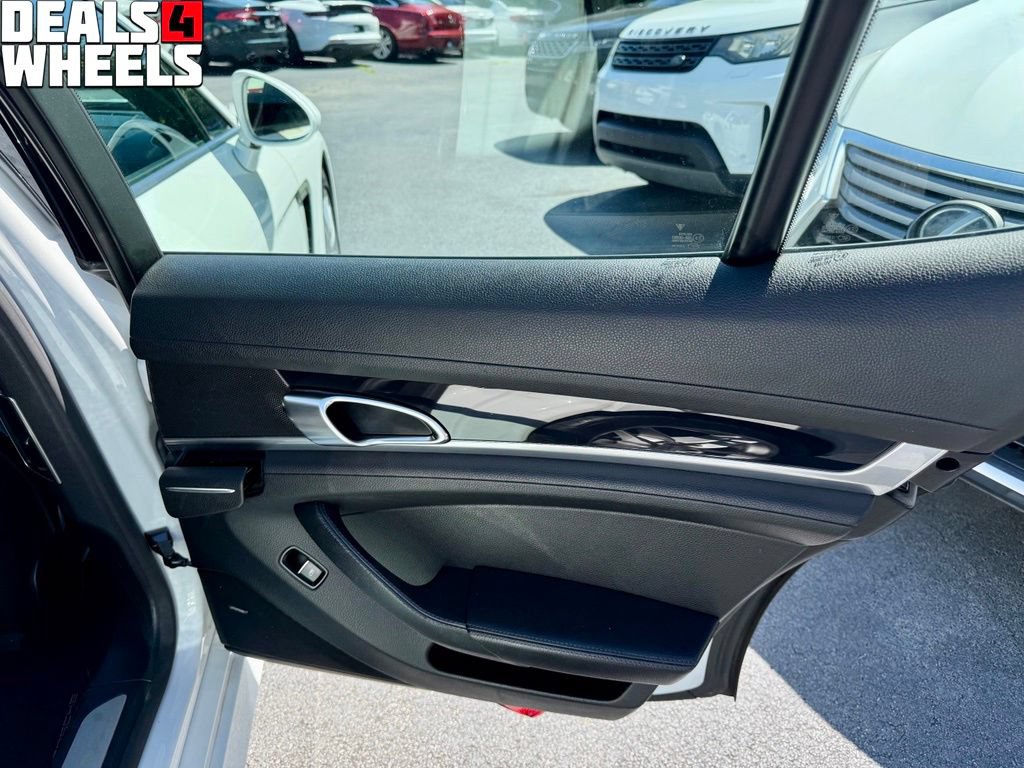 Used 2016 Porsche Panamera RWD image 32