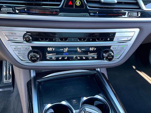 Used 2022 BMW 740i w/ Luxury Rear Seating Package image 31