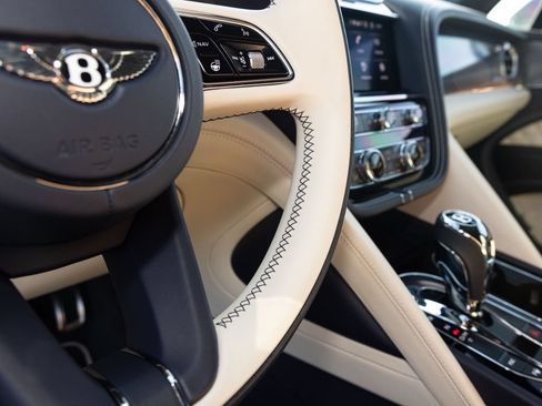 Used 2023 Bentley Bentayga AWD/4WD image 43