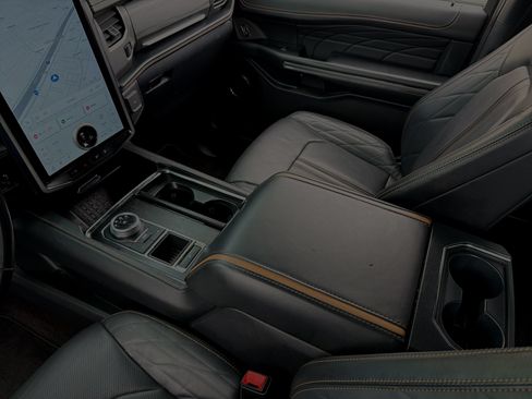 Used 2023 Ford Expedition Platinum RWD image 21