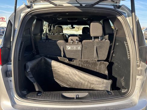 Used 2020 Chrysler Pacifica Touring w/ S Appearance Package image 19