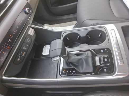 New 2026 Kia Carnival EX FWD image 13