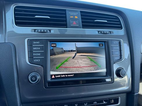 Used 2016 Volkswagen e-Golf SE w/ DC Fast Charging Package image 13