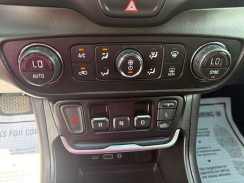 Used 2020 GMC Terrain Denali w/ Denali Premium Package AWD/4WD image 19
