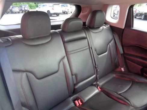Used 2019 Jeep Compass Limited AWD/4WD image 14