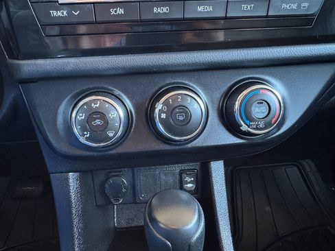 Used 2015 Toyota Corolla L FWD image 24