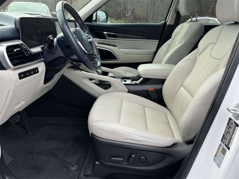 Used 2024 Kia Telluride EX w/ EX Captain's Chair Package image 21