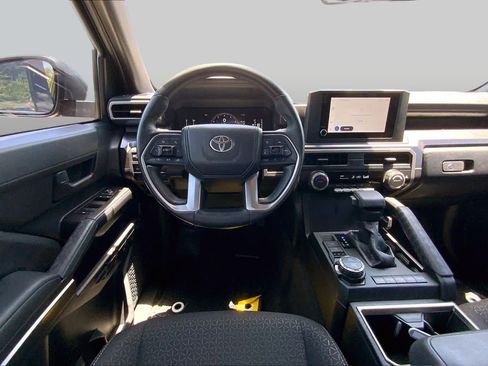 Used 2025 Toyota 4Runner SR5 AWD/4WD image 6