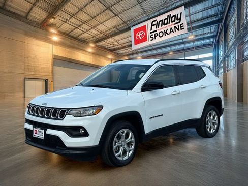 Used 2024 Jeep Compass Latitude AWD/4WD image 1