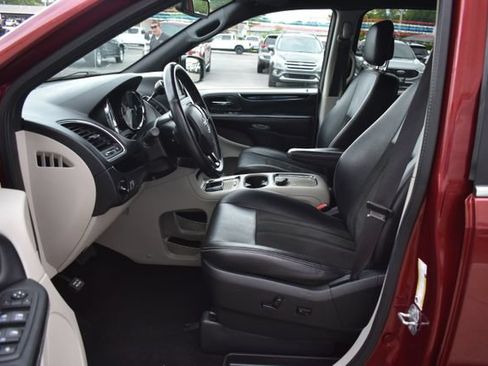 Used 2019 Dodge Grand Caravan SXT FWD image 4