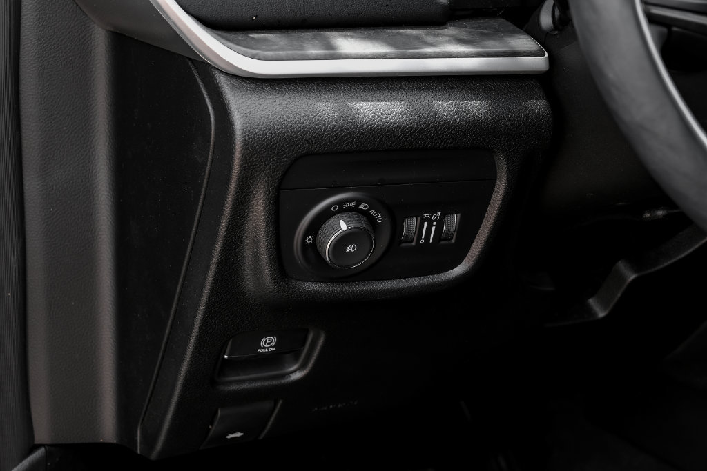Used 2023 Jeep Grand Cherokee L Limited AWD/4WD image 38