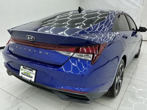 Used 2023 Hyundai Elantra SEL w/ Convenience Package FWD image 8