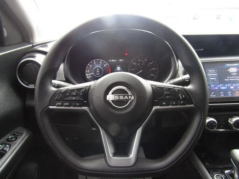 Used 2023 Nissan Kicks SV FWD image 14