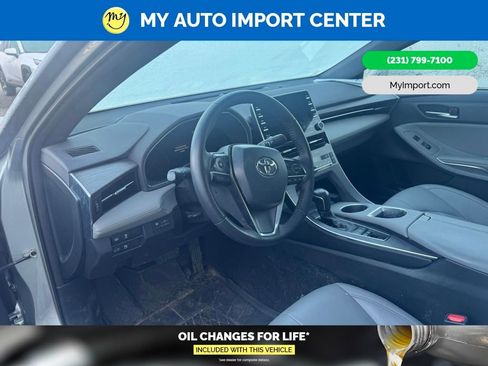 Used 2021 Toyota Avalon XLE w/ Moonroof Package image 8