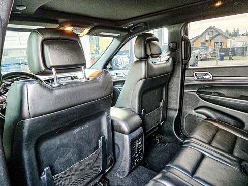 Used 2020 Jeep Grand Cherokee Limited w/ Luxury Group II image 11