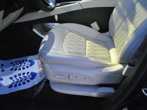 Used 2024 Buick Enclave Avenir w/ Avenir Technology Package image 16