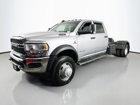 Used 2022 RAM 5500 Tradesman w/ Chrome Appearance Group AWD/4WD image 3
