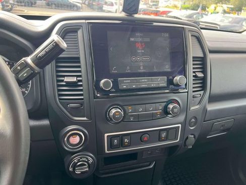 Used 2022 Nissan Titan S AWD/4WD image 14