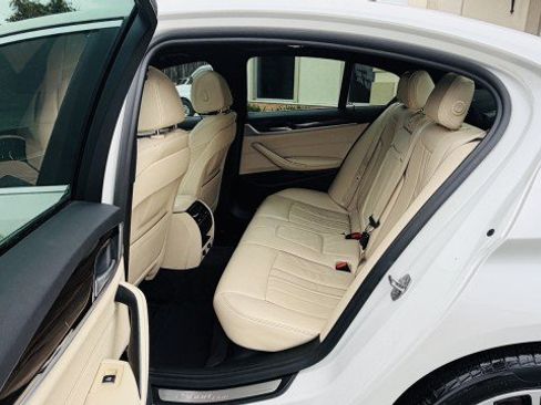 Used 2019 BMW 530i w/ Convenience Package RWD image 10