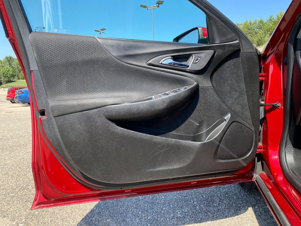 Used 2025 Chevrolet Malibu LT FWD image 11
