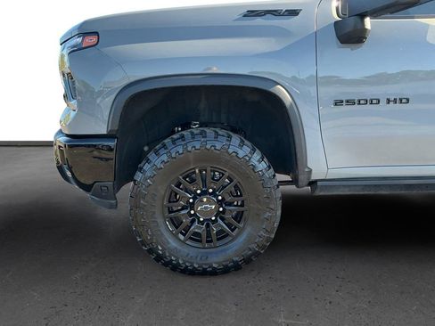 Used 2024 Chevrolet Silverado 2500 ZR2 w/ Technology Package AWD/4WD image 13