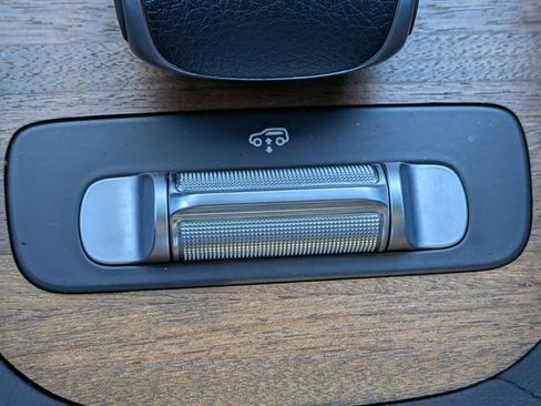 Used 2023 Mercedes-Benz GLS 450 4MATIC image 24