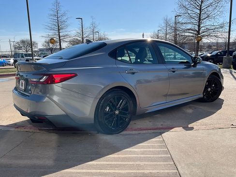 Used 2025 Toyota Camry SE image 6